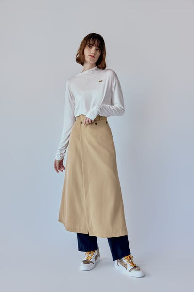 Low-cut sneakers with ochre shoelaces