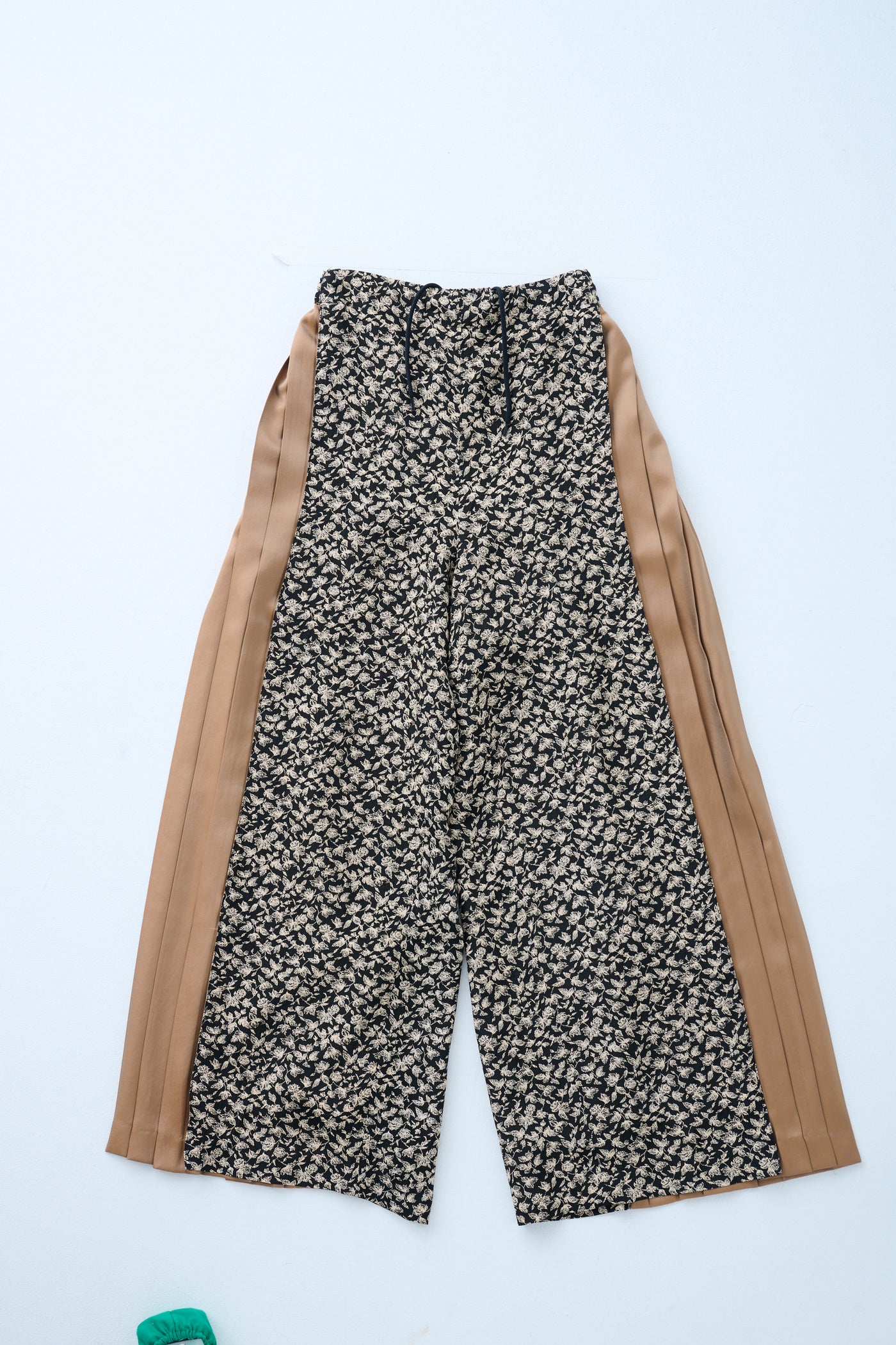 Small Leaf Jacquard Pleated Pants